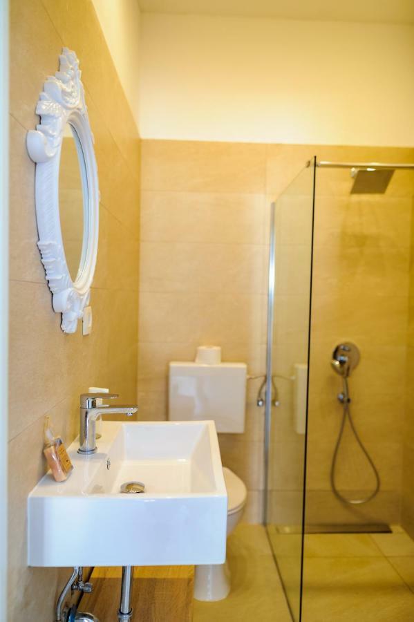 Apartments Lux Pag パグ エクステリア 写真