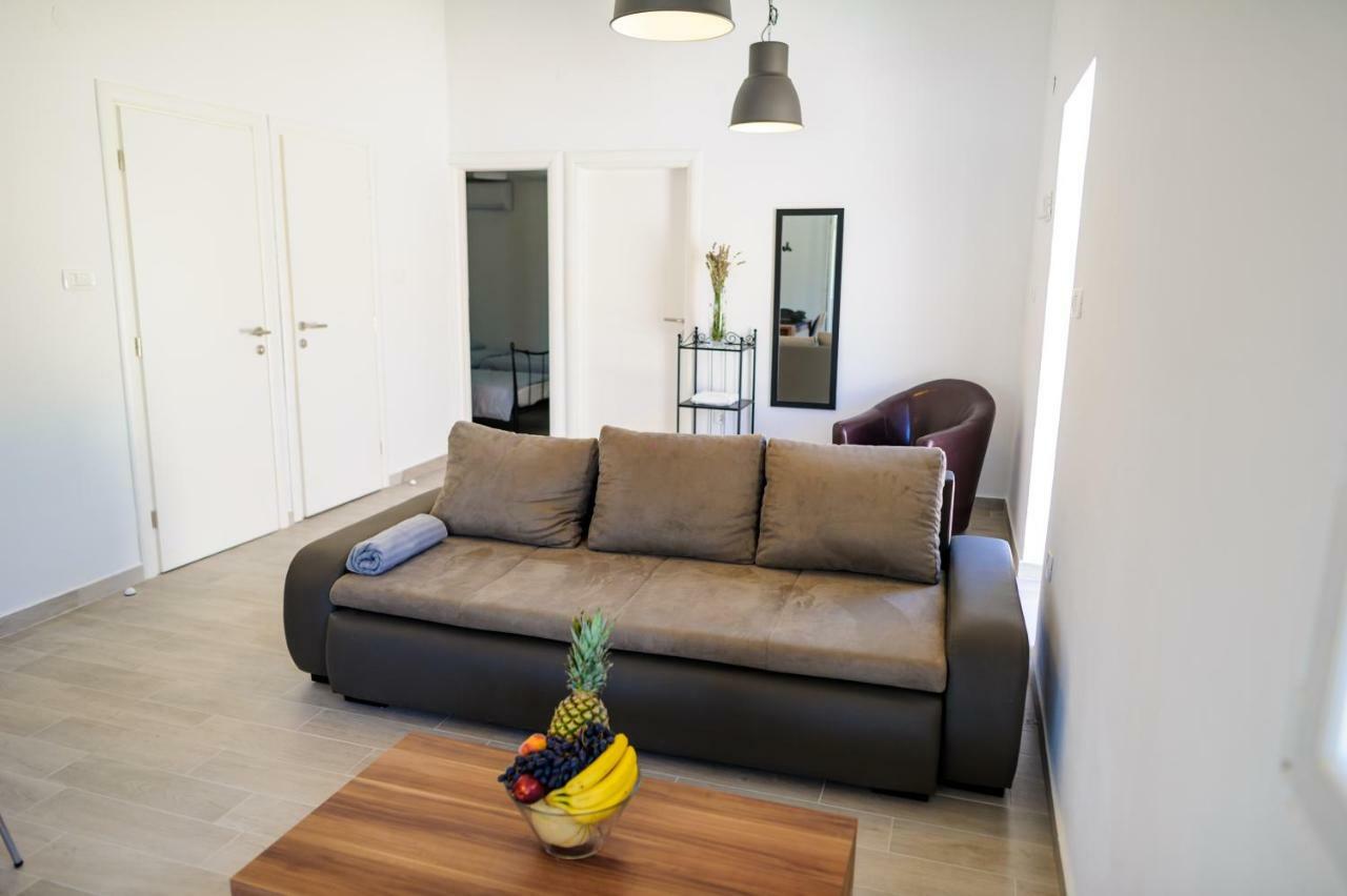 Apartments Lux Pag パグ エクステリア 写真