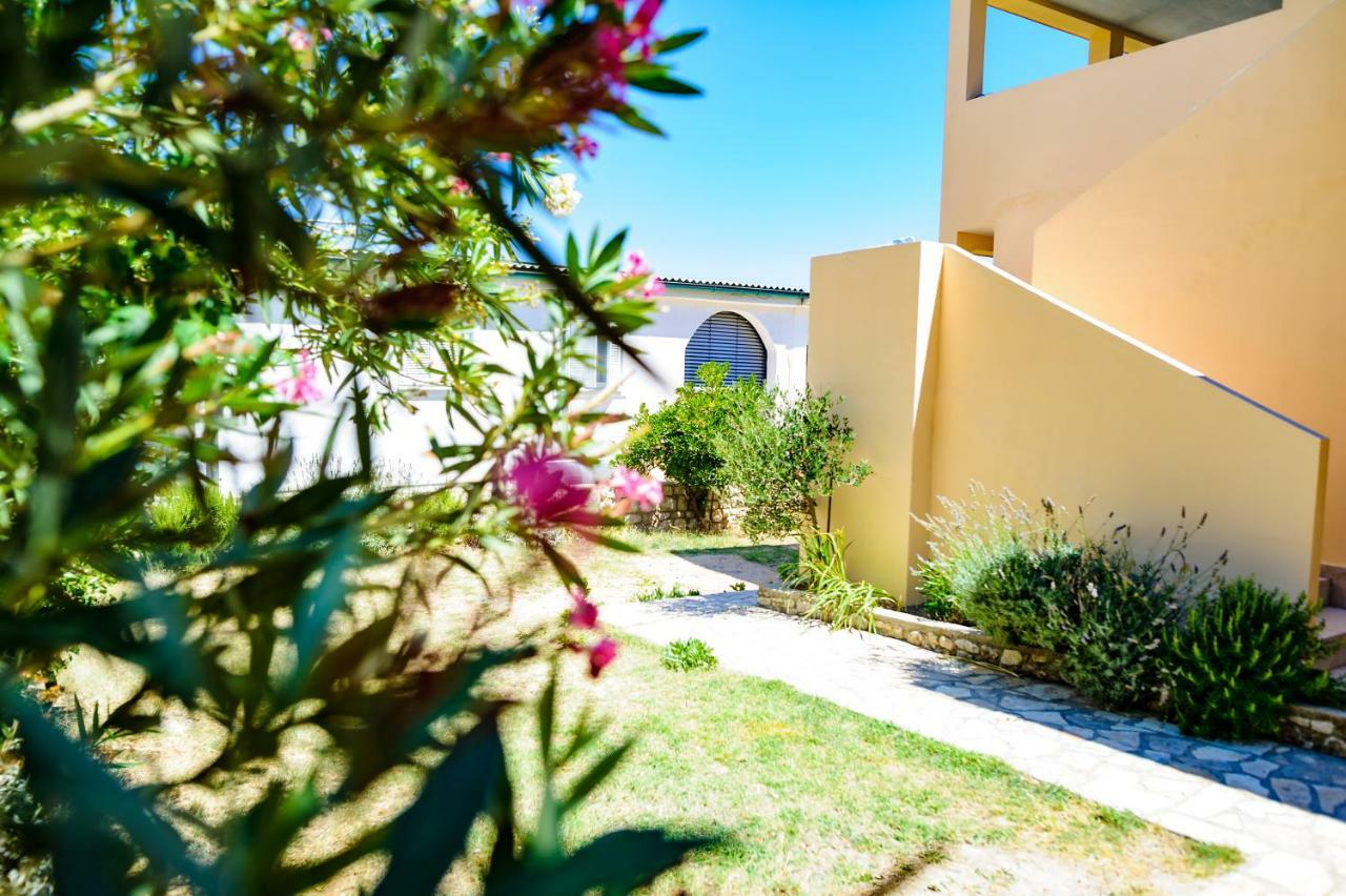 Apartments Lux Pag パグ エクステリア 写真