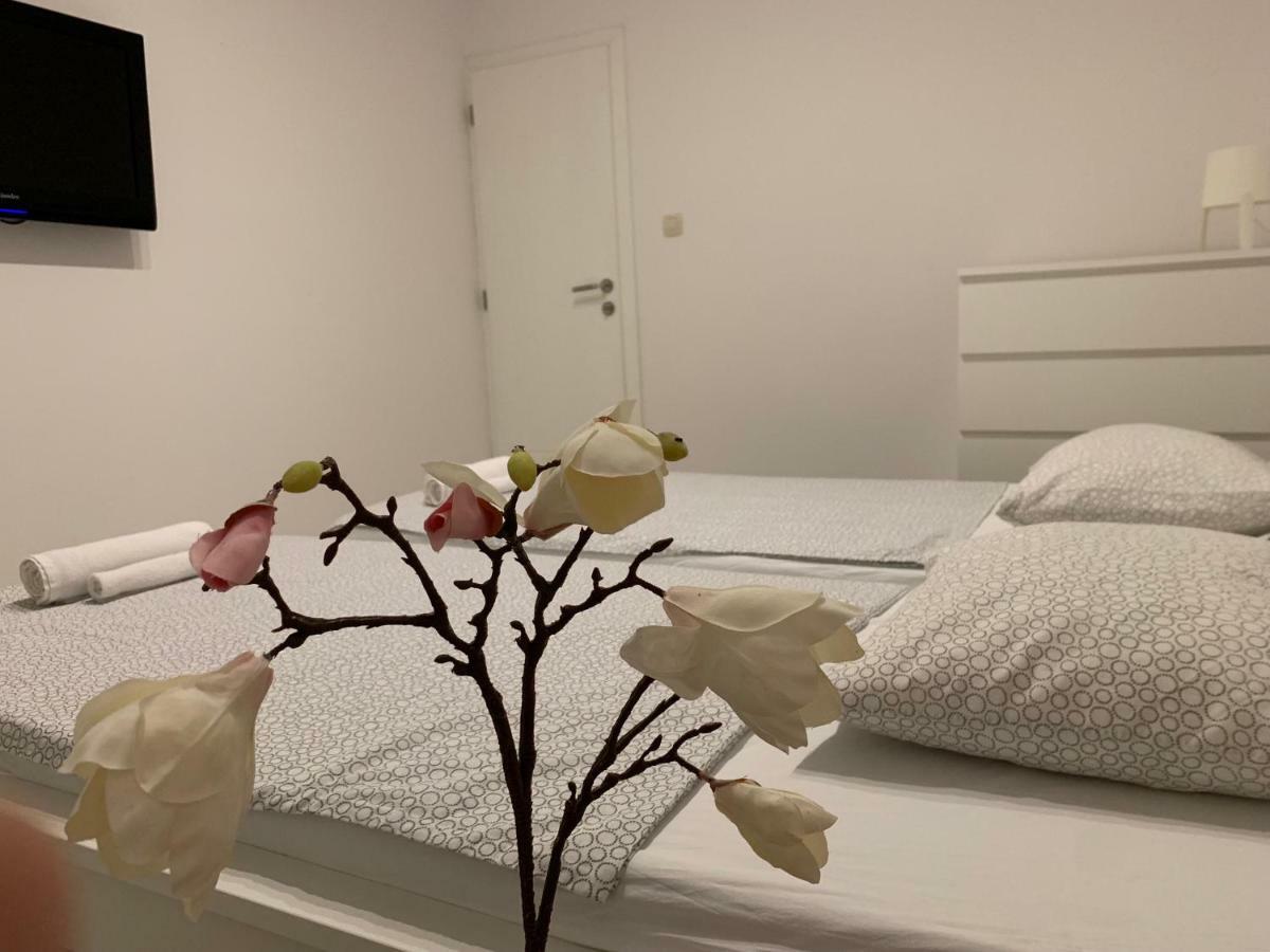 Apartments Lux Pag パグ エクステリア 写真